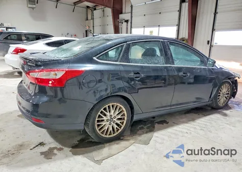 2014 Ford Focus Titanium z USA, uszkodzony, nr VIN 1FADP3J26EL115535